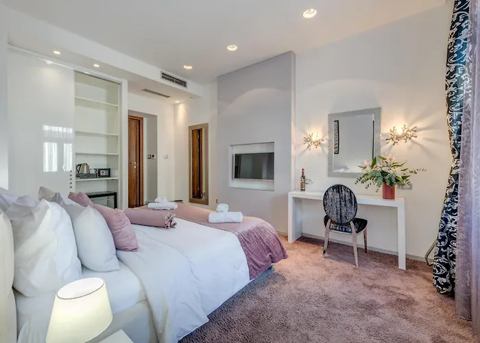Starlight Luxury Rooms