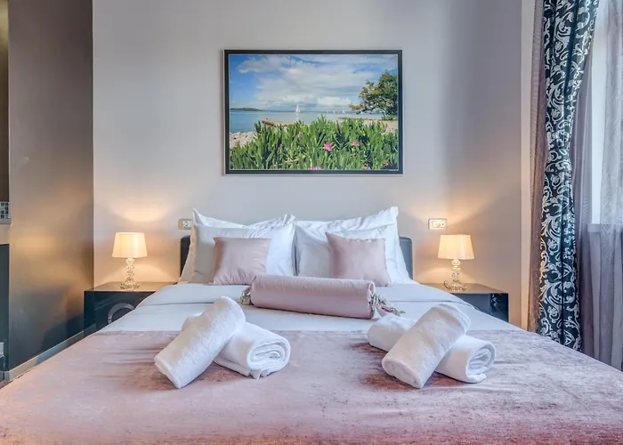 Starlight Luxury Rooms